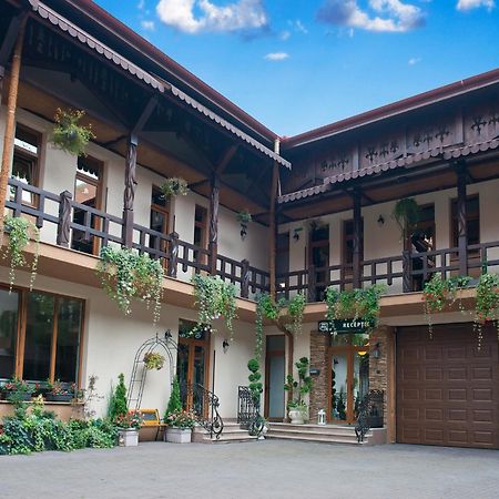 Hotel Galany Rădăuţi Екстериор снимка