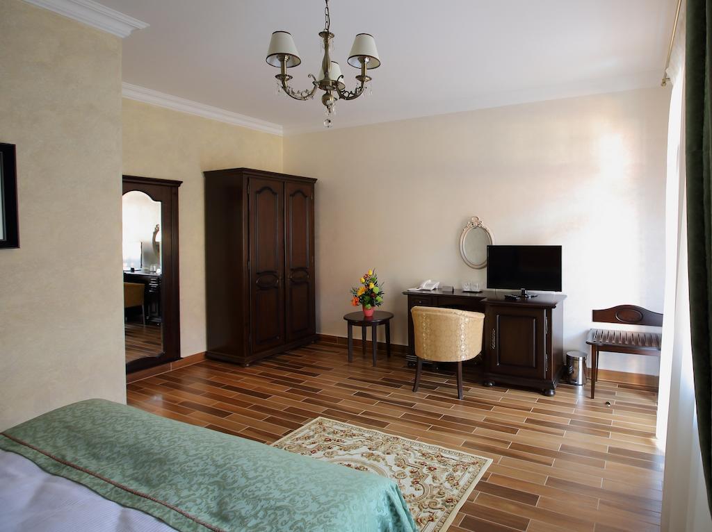 Hotel Galany Rădăuţi Екстериор снимка