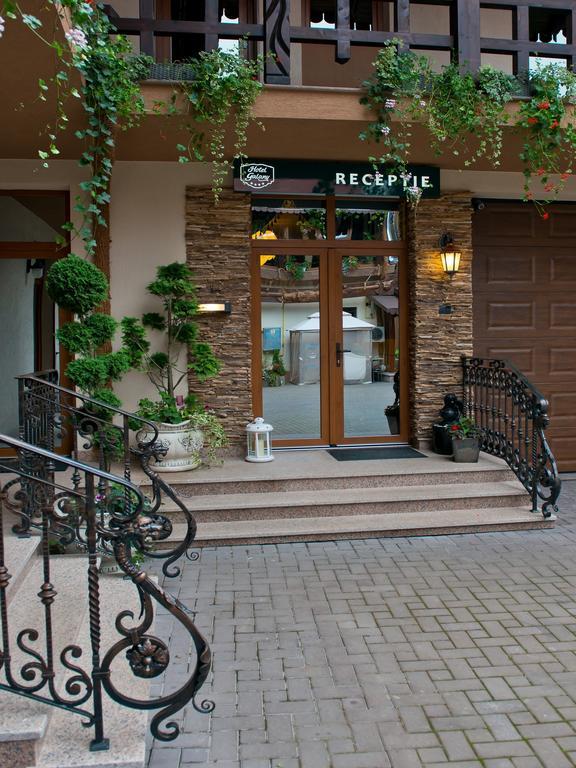 Hotel Galany Rădăuţi Екстериор снимка