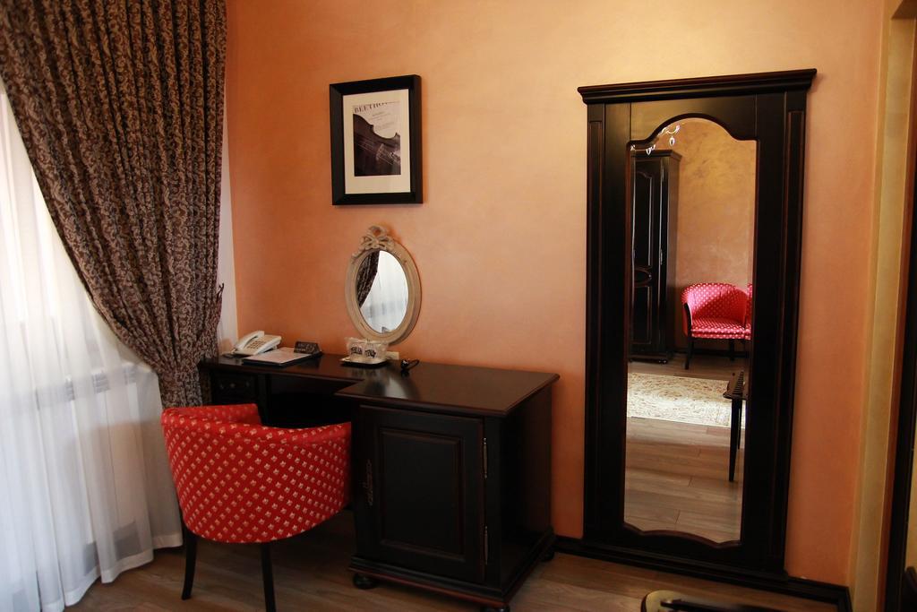 Hotel Galany Rădăuţi Екстериор снимка
